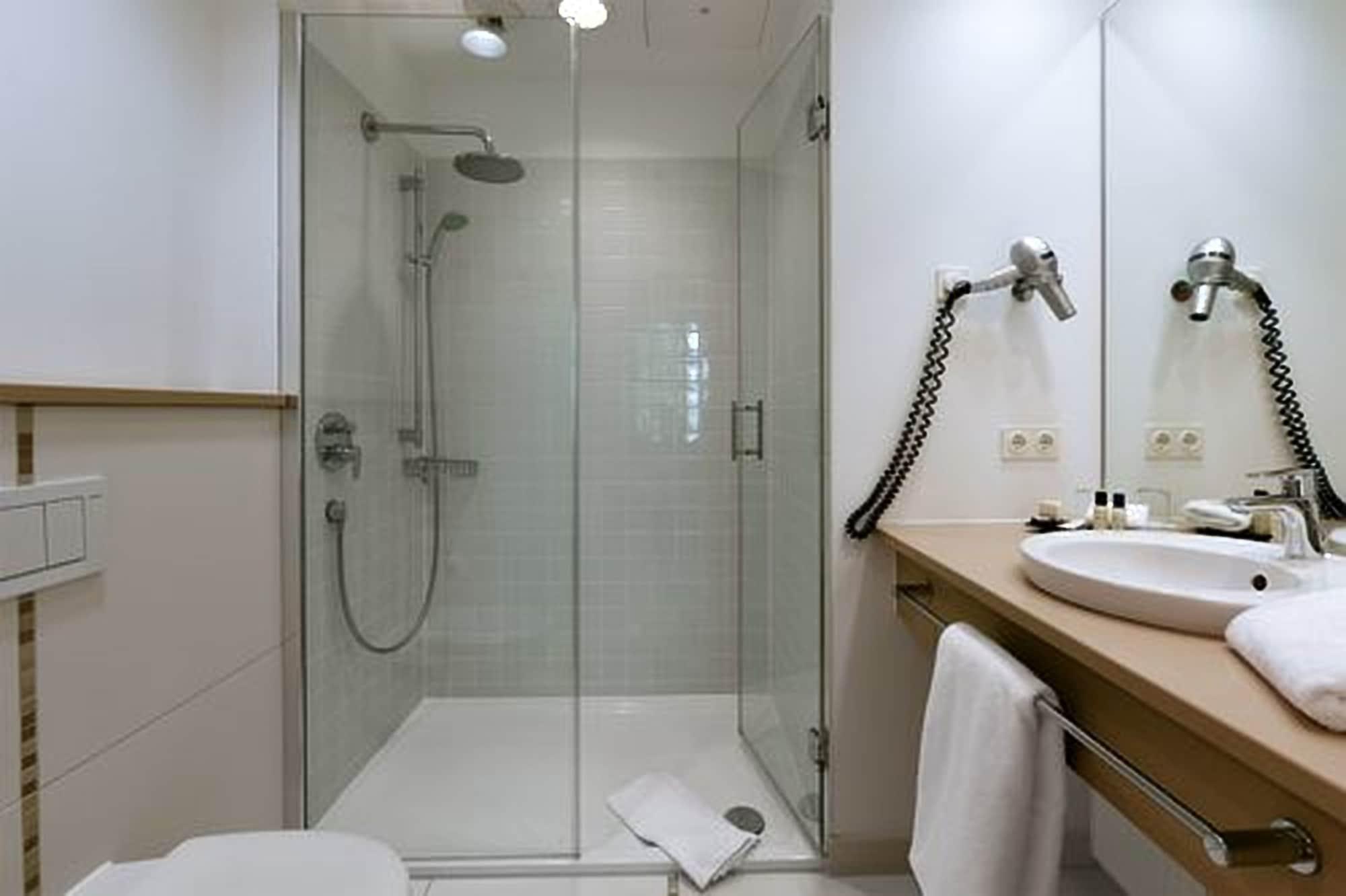 プリバート ホテル リンデナー ハンブルグ ハンブルク エクステリア 写真 A shower cubicle