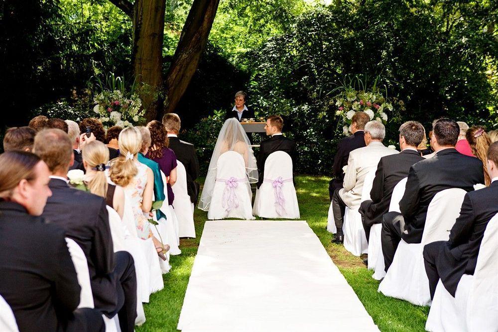 プリバート ホテル リンデナー ハンブルグ ハンブルク エクステリア 写真 A wedding ceremony