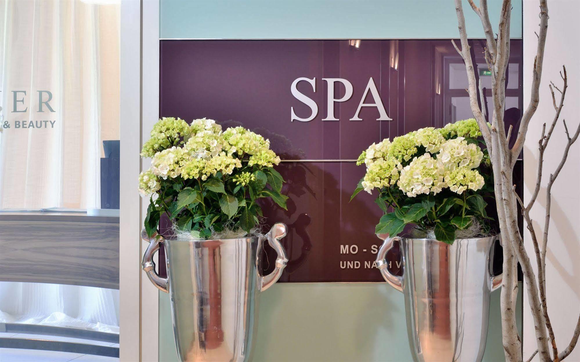 プリバート ホテル リンデナー ハンブルグ ハンブルク エクステリア 写真 Entrance to the spa