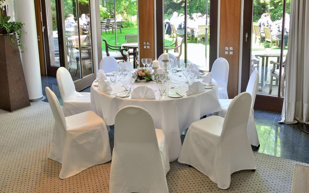 プリバート ホテル リンデナー ハンブルグ ハンブルク エクステリア 写真 A table set for a wedding reception