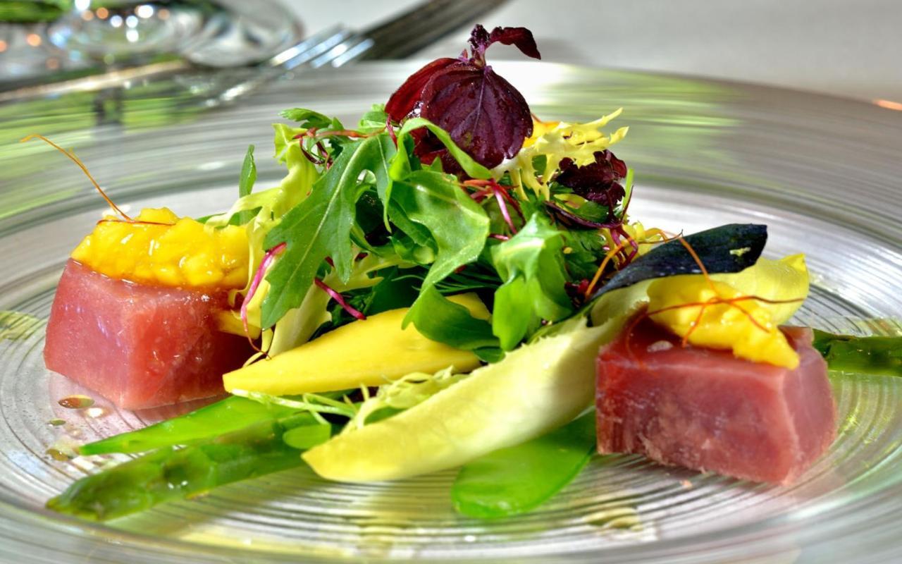 プリバート ホテル リンデナー ハンブルグ ハンブルク エクステリア 写真 A salad with tuna